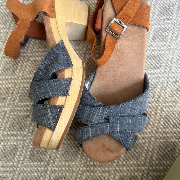 Toms Clog Sandals - Picture 7 of 8